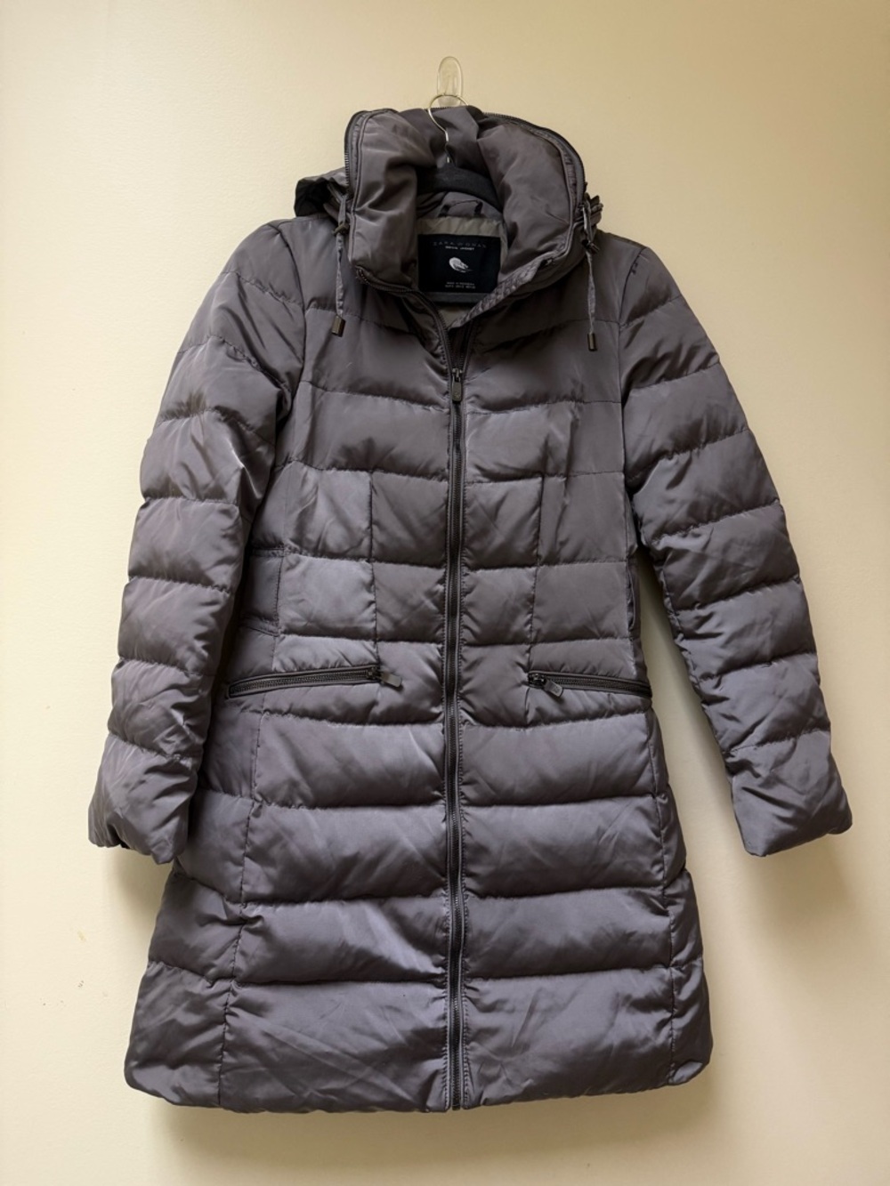 ◾️ Zara  long puffer Down coat with a quilted design and a hood.◾️